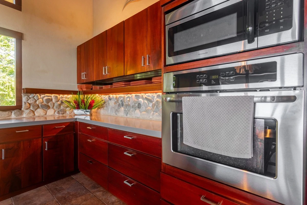 4.6 ACRES – 4 Bedroom Ultra-Private Oceanview Luxury Estate Surrounded by Rainforest!!! - Gallery image 34