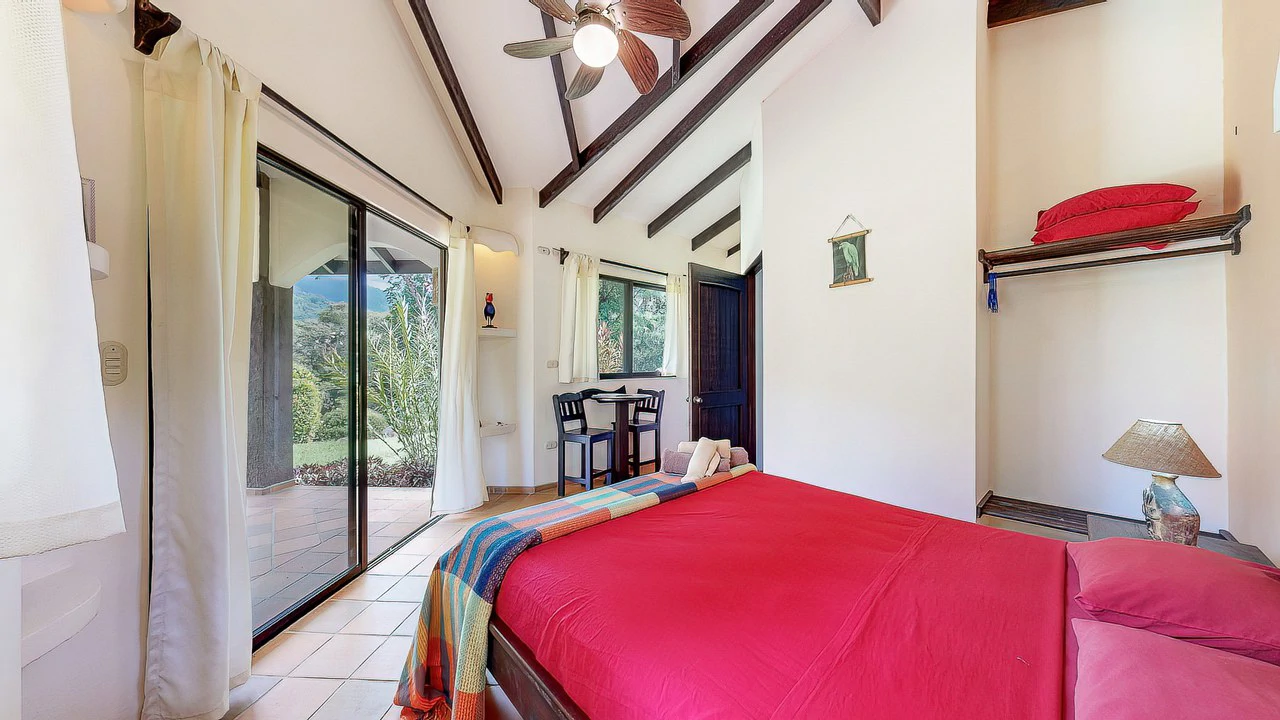 A TRANQUIL HAVEN: PRIME INVESTMENT OPPORTUNITY IN UVITA'S LUSH RIVER ENCLAVE: Mountain Hotel/Resort/Hostel For Sale in Uvita - Gallery image 10