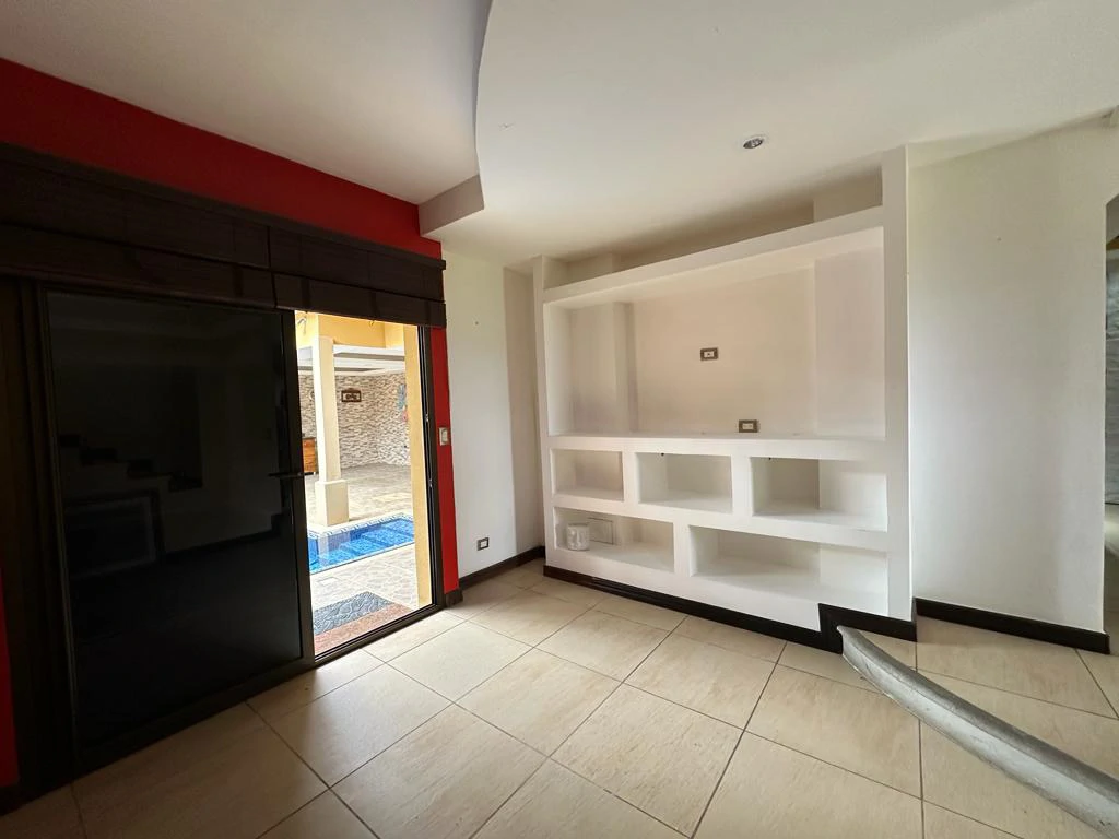 House For Sale in San Antonio - Gallery image 10