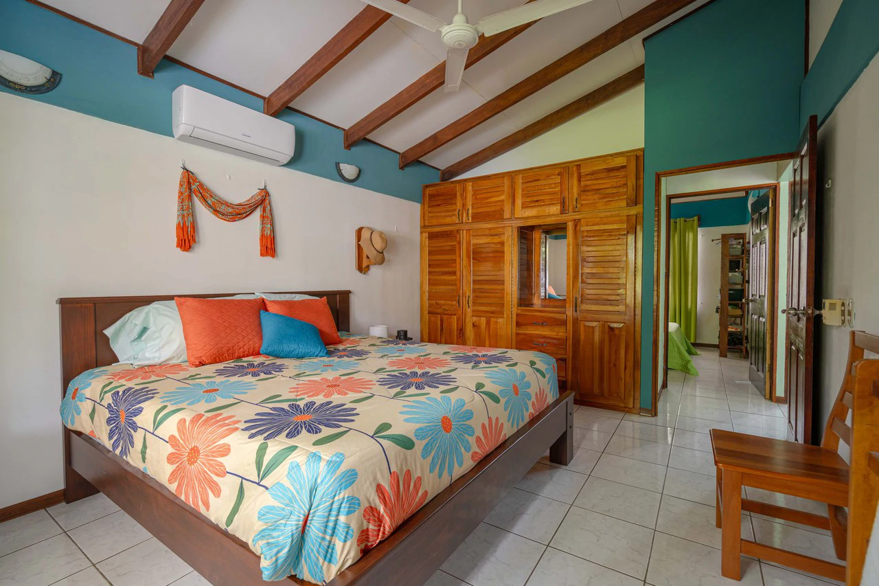Matapalo gated home, 5 minutes from beach - Gallery image 15