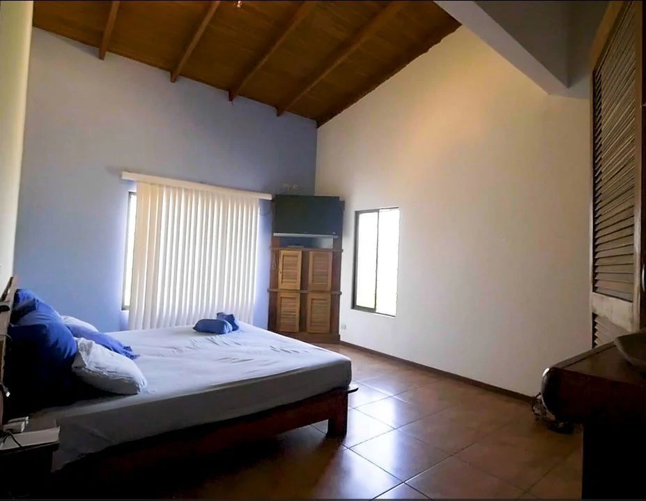 Finca Las Nubes: Amazing 75 Hectare / 185 Acre Finca, with a 300 m2 Main Home and Pool Built above the Clouds - Gallery image 18