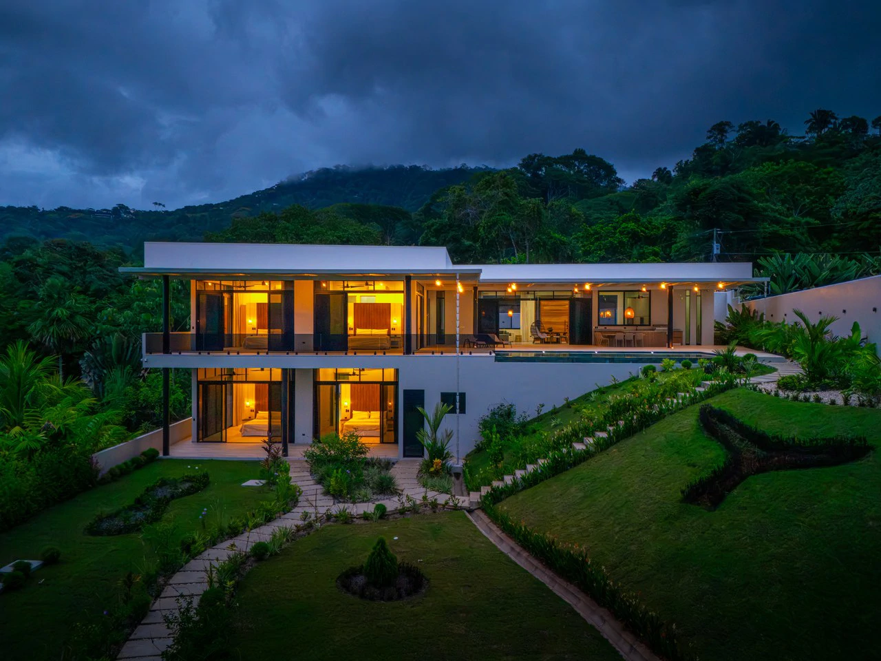 Lion's Gate Sunset Estate - Gallery image 30