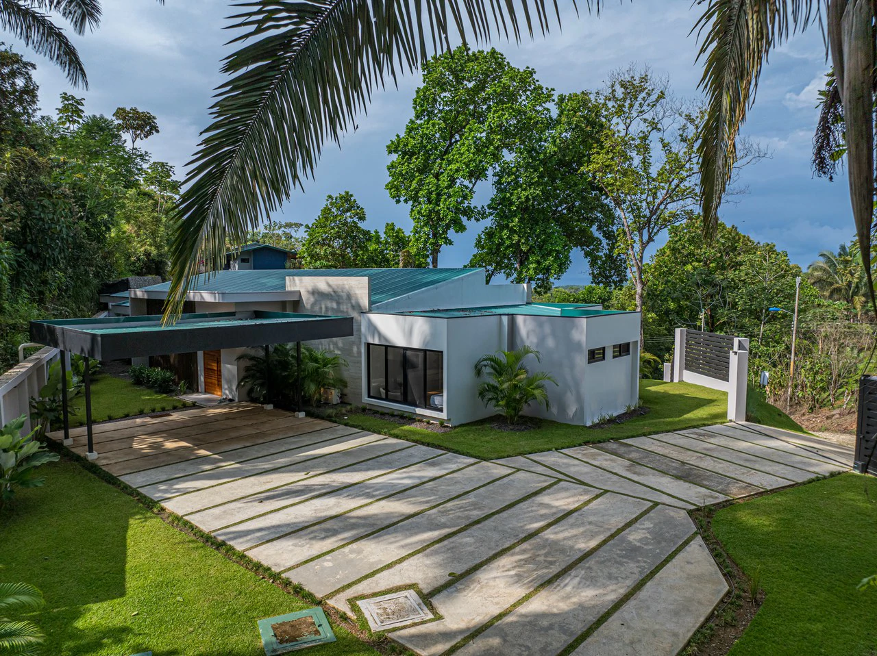 Luxury, Comfort & Investment Potential – Ocean-View Home in Uvita - Gallery image 39