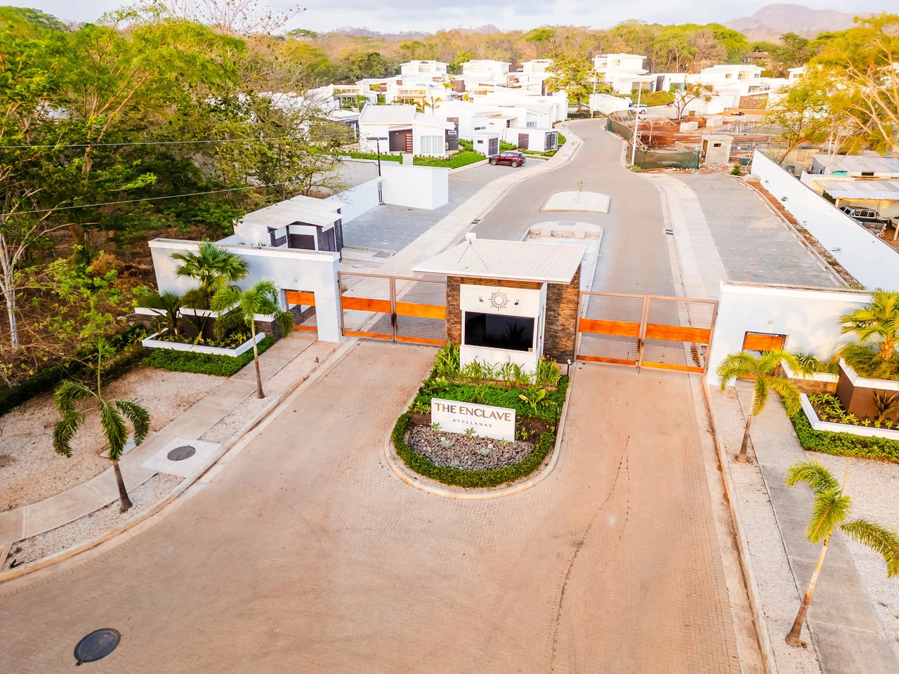 The Enclave: Ultra-Modern 3 Bedroom Villa Located Minutes From the Beach! - Gallery image 13