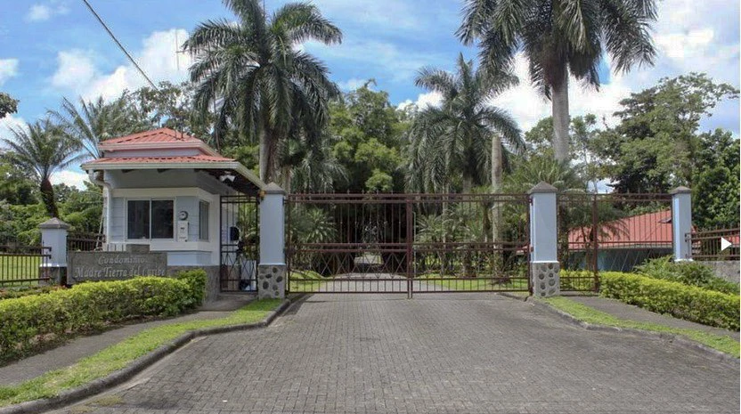 Beautiful Home for Sale with its own Natural Paradise - Gallery image 33
