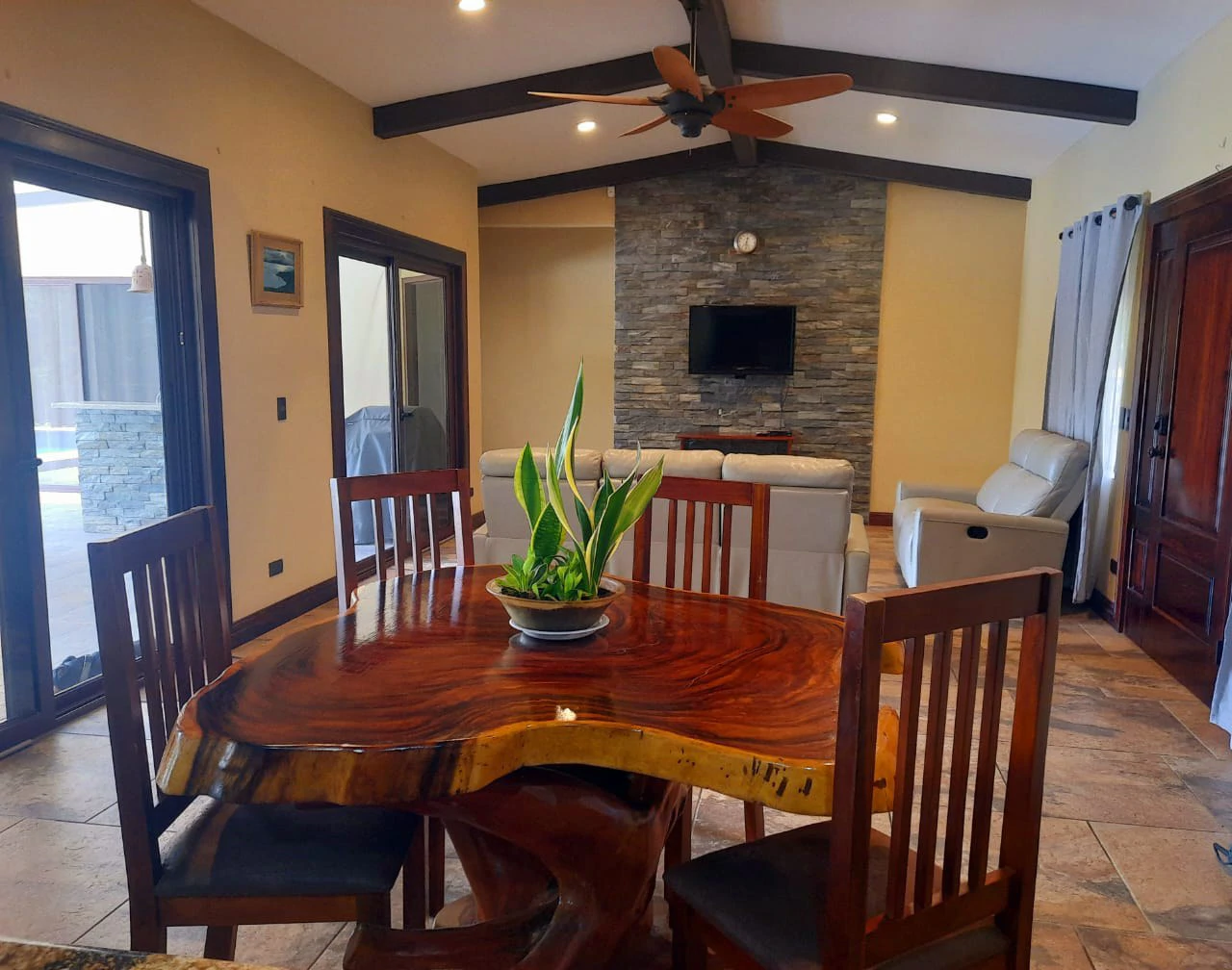 LA TOSCANA - Mediterranean Style Luxury Home on Lake Front Property. - Gallery image 13