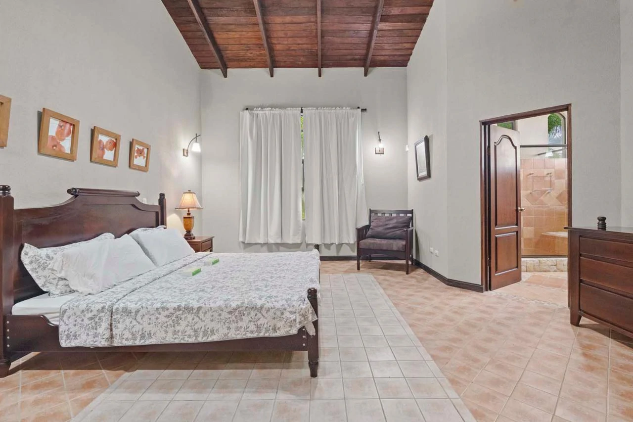 Celebrity Home with Spectacular Views: Seller Financing With 50% Down-Contact Us For More Information - Gallery image 12