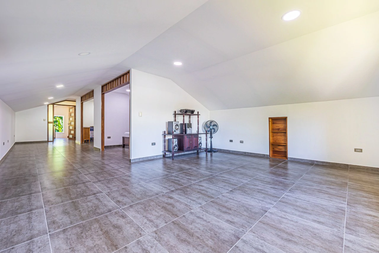 Exceptional 5-Bedroom Residence on Los Laureles Street – Prime Location & Versatile Layout - Gallery image 19