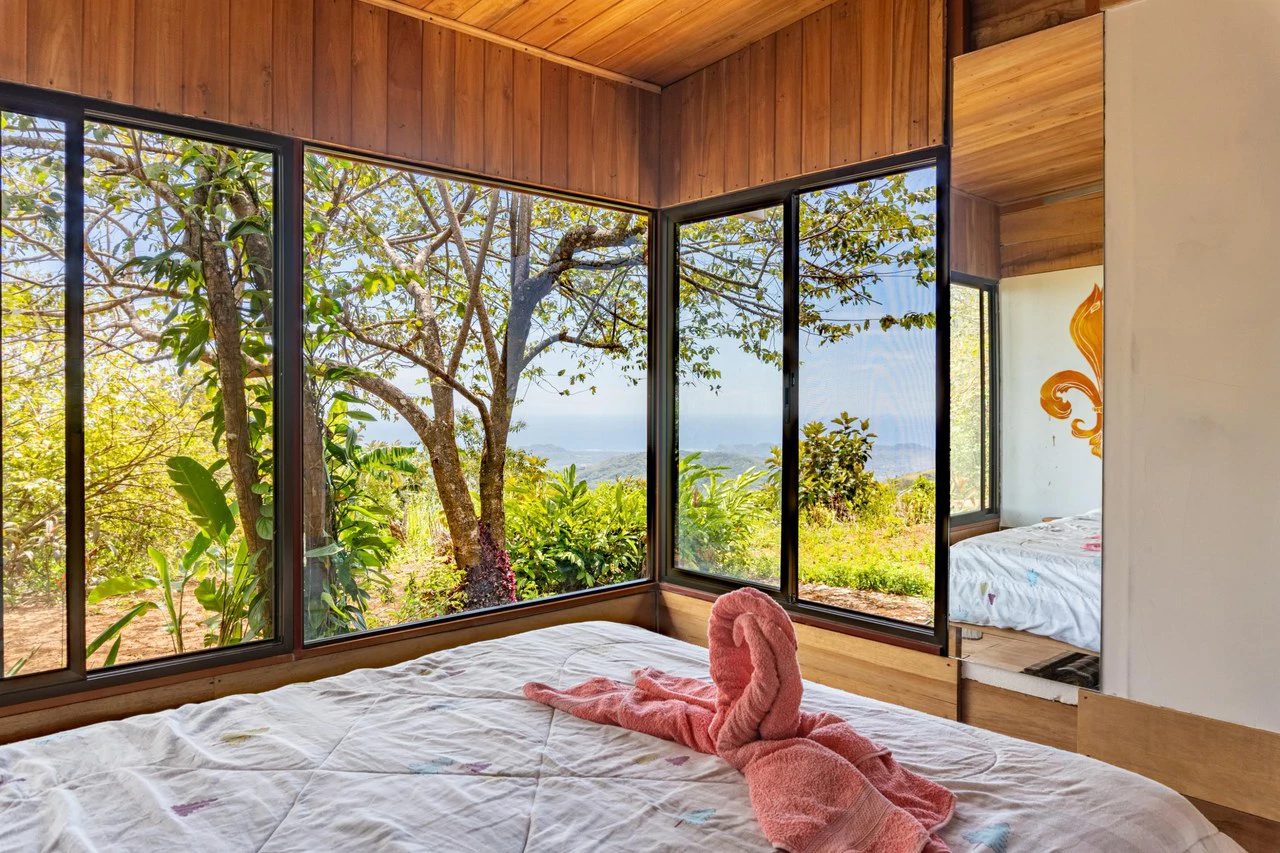 Casa Asia: Sweeping Ocean Views with All Solar Power - photo 17
