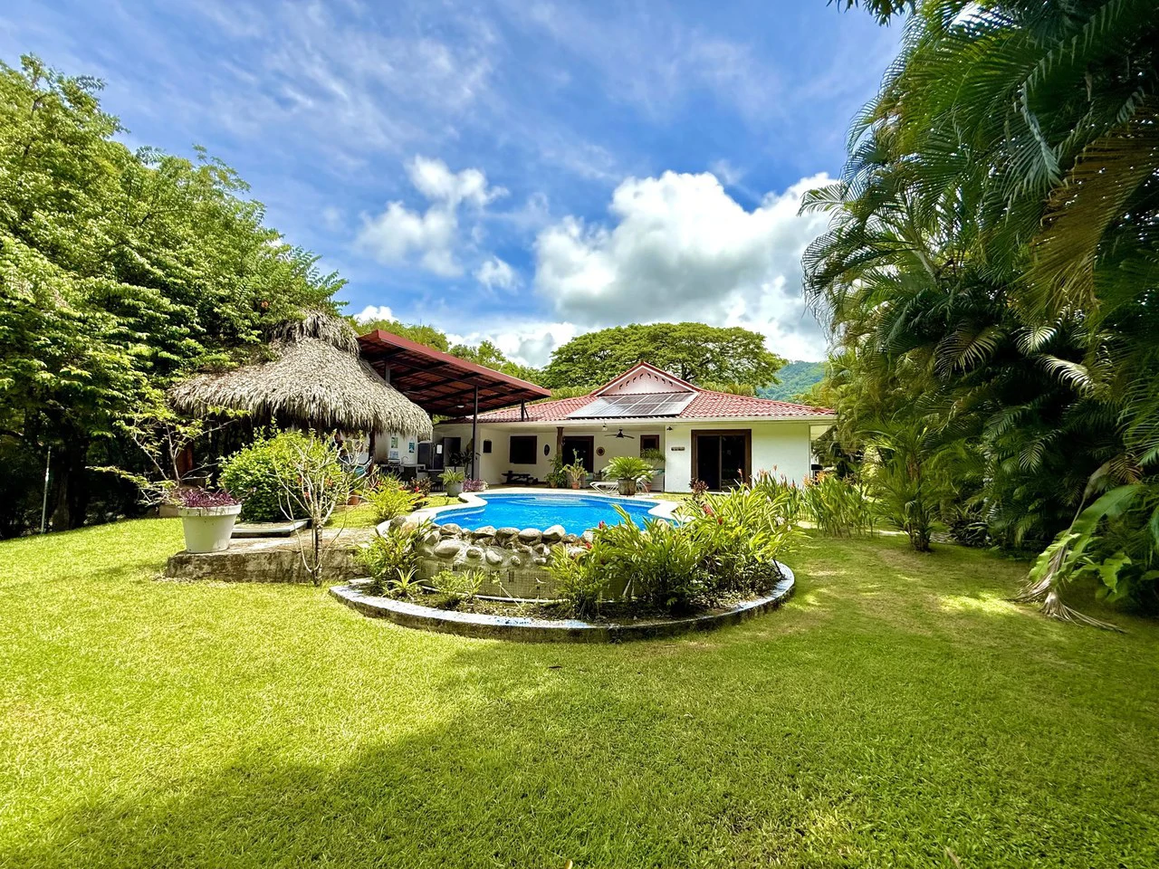 Tropical Villa 519: $629,950 USD Gated Los Delfines Golf & Country Club Beachfront Village. 5 min walk to Swimming beach in Bahia Ballena on the Southern Nicoya Penisula - Gallery image 12