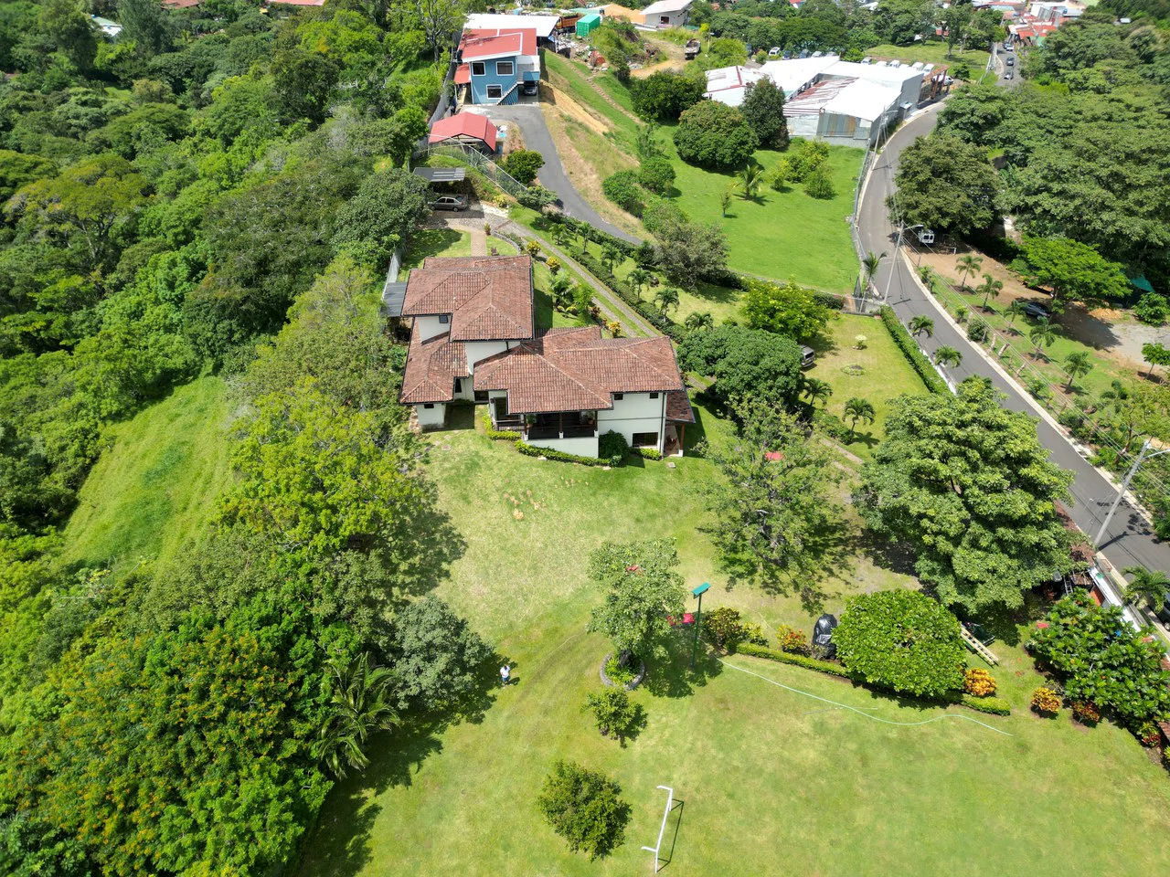 Main house plus 7 rental cabins — a proven income-generating property. - Gallery image 4