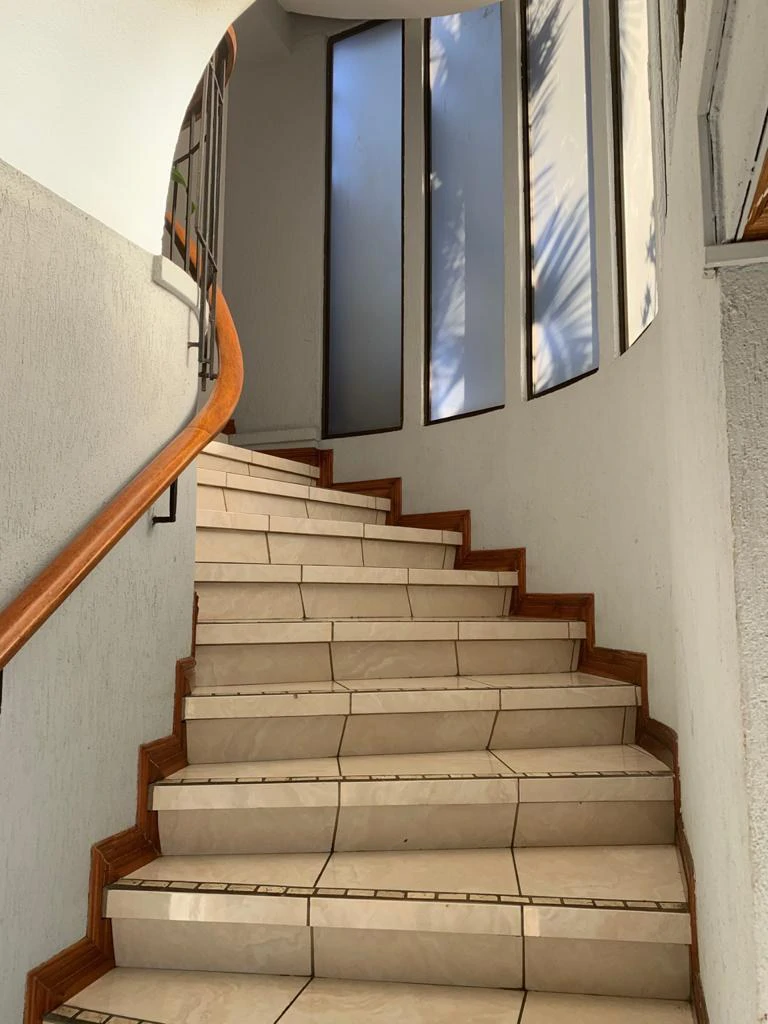 Building in Los Yoses - Three-level ready-to-operate - Gallery image 5