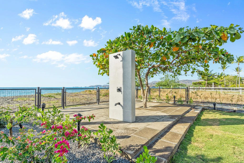 Villa Ballena: Sleek and Modern Beach House in Costa Rica - Gallery image 63