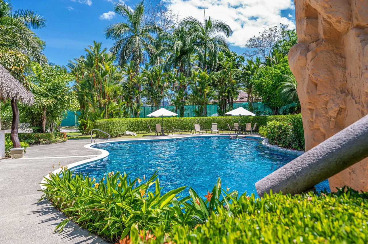 Peaceful and Secure 3BR Condo with Private Pool in Las Lomas - Gallery image 2