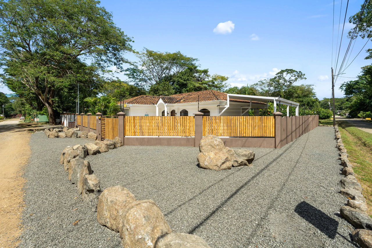 Casa Suerte: Modern 2-Bedroom Tropical Home with Pool Near Playa Potrero and Flamingo Marina - Gallery image 23