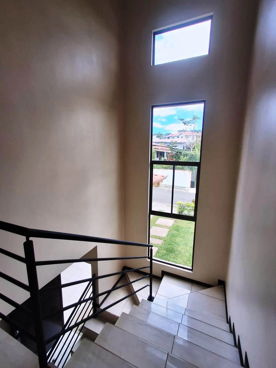 Urgent - Fire Sale!: Modern Home in Gated Montezuma - Gallery image 9