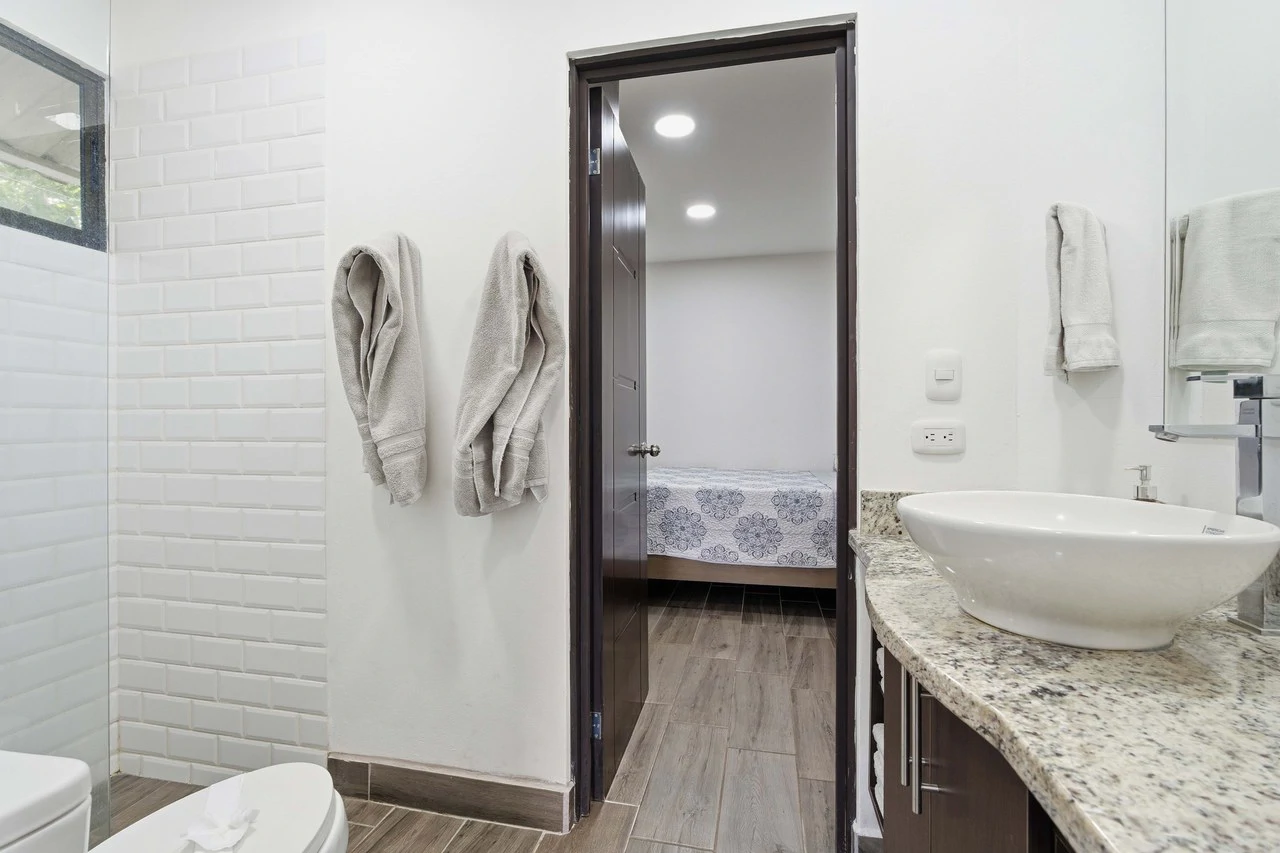 Three Mermaids: Beachfront 10-Bedroom Pod-Style Residence with Pool in Playa Flamingo - Gallery image 12
