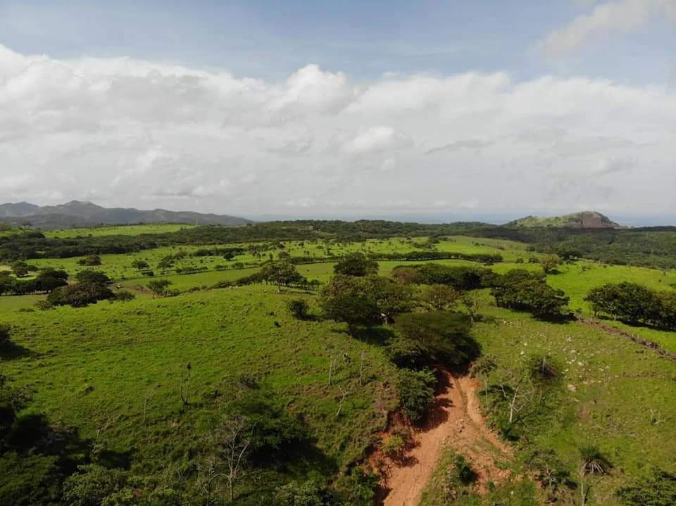 Finca Los Angeles: JUST REDUCED ! 281 Acre Farm with River, Lake, and Sunset views - Gallery image 9