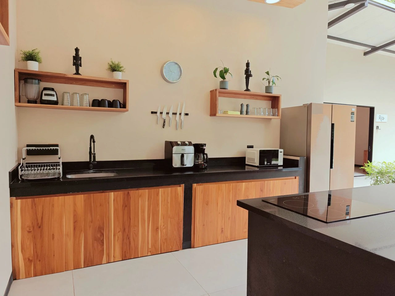 ID 751: Turn-Key Villa with Proven Income Near Cahuita National Park – Main House, Casita, and Stunning Pool on Over Half an Acre - Gallery image 38