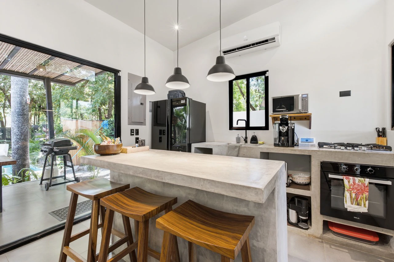 Casa Tatou: Private Pool & Walk-to-Beach Living in Surfside Playa Potrero - photo 4