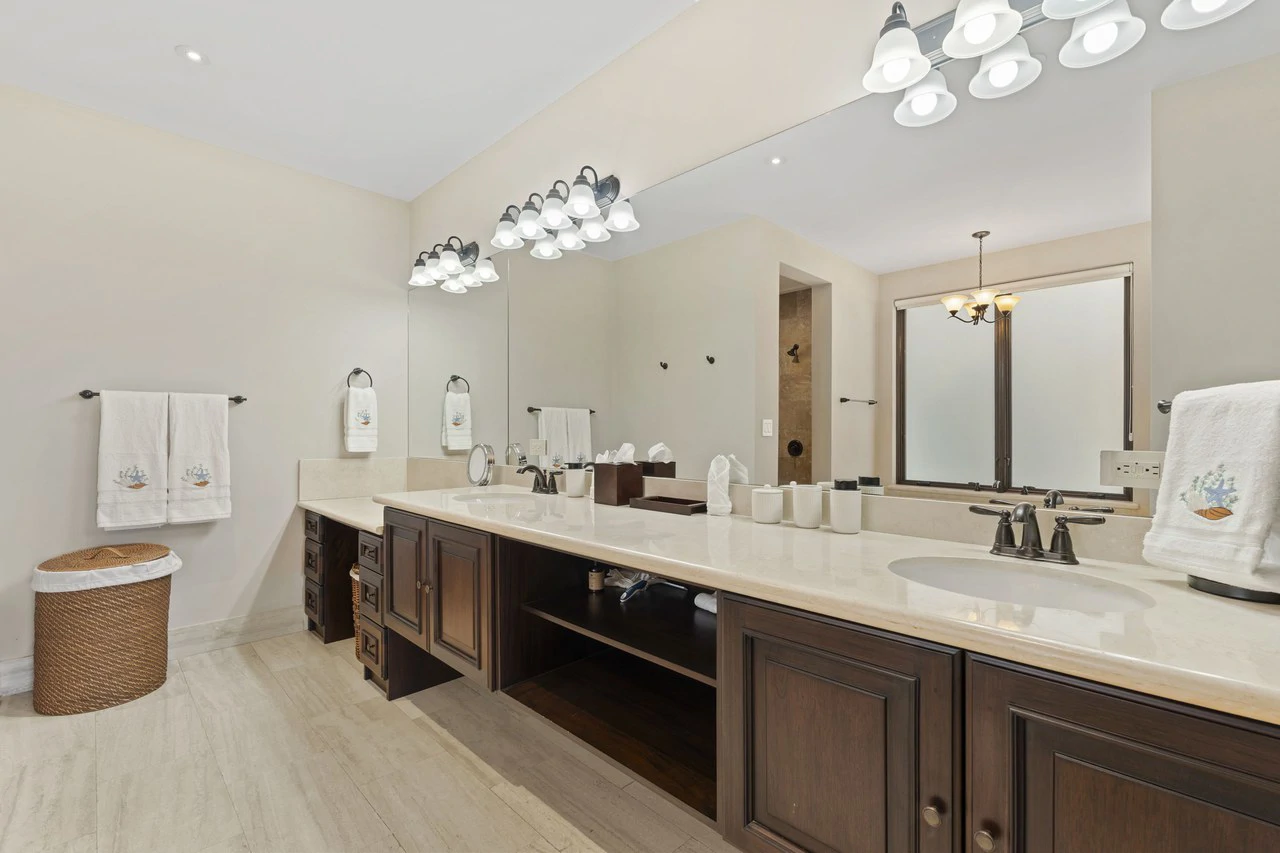 La Dulce Vida 7: Exclusive 5-Bedroom Mansion in La Dulce Vida, Hacienda Pinilla. Unmatched Elegance & Privacy - Gallery image 15