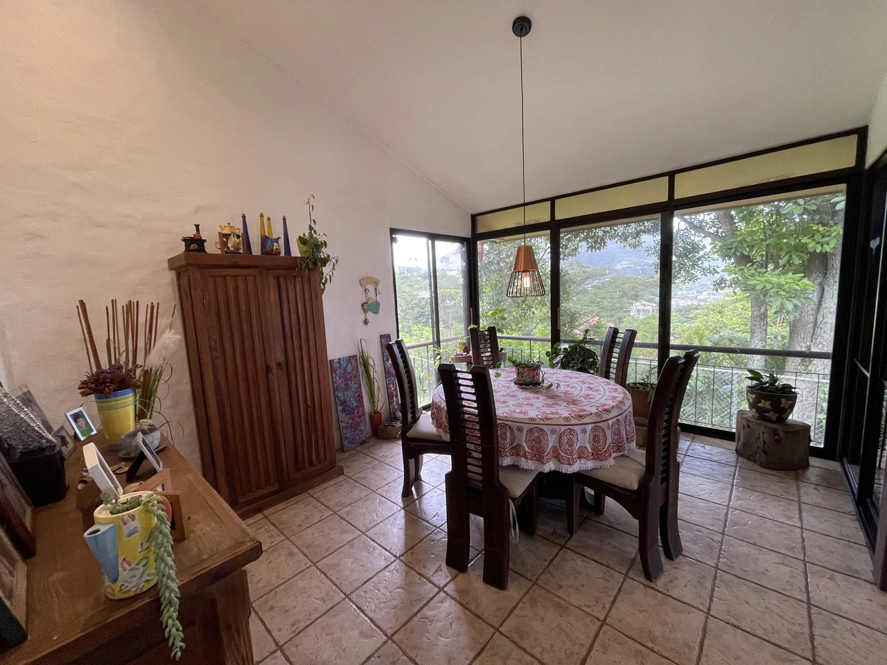 Loma Real P430: Spacious 5-Bedroom Home in Gated Community in Escazú, Guachipelin Norte - Gallery image 5