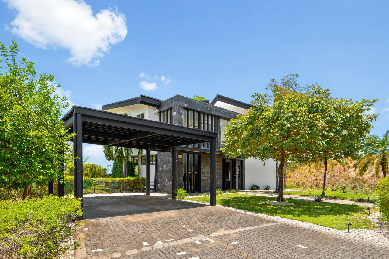 Casa Hijau: Modern Ocean-View Surf Home in Marbella - Gallery image 36
