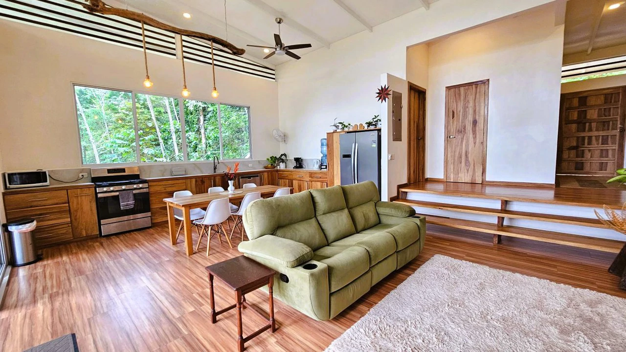 Private Hilltop Home:  with Sweeping Jungle Views & Pool - Gallery image 9