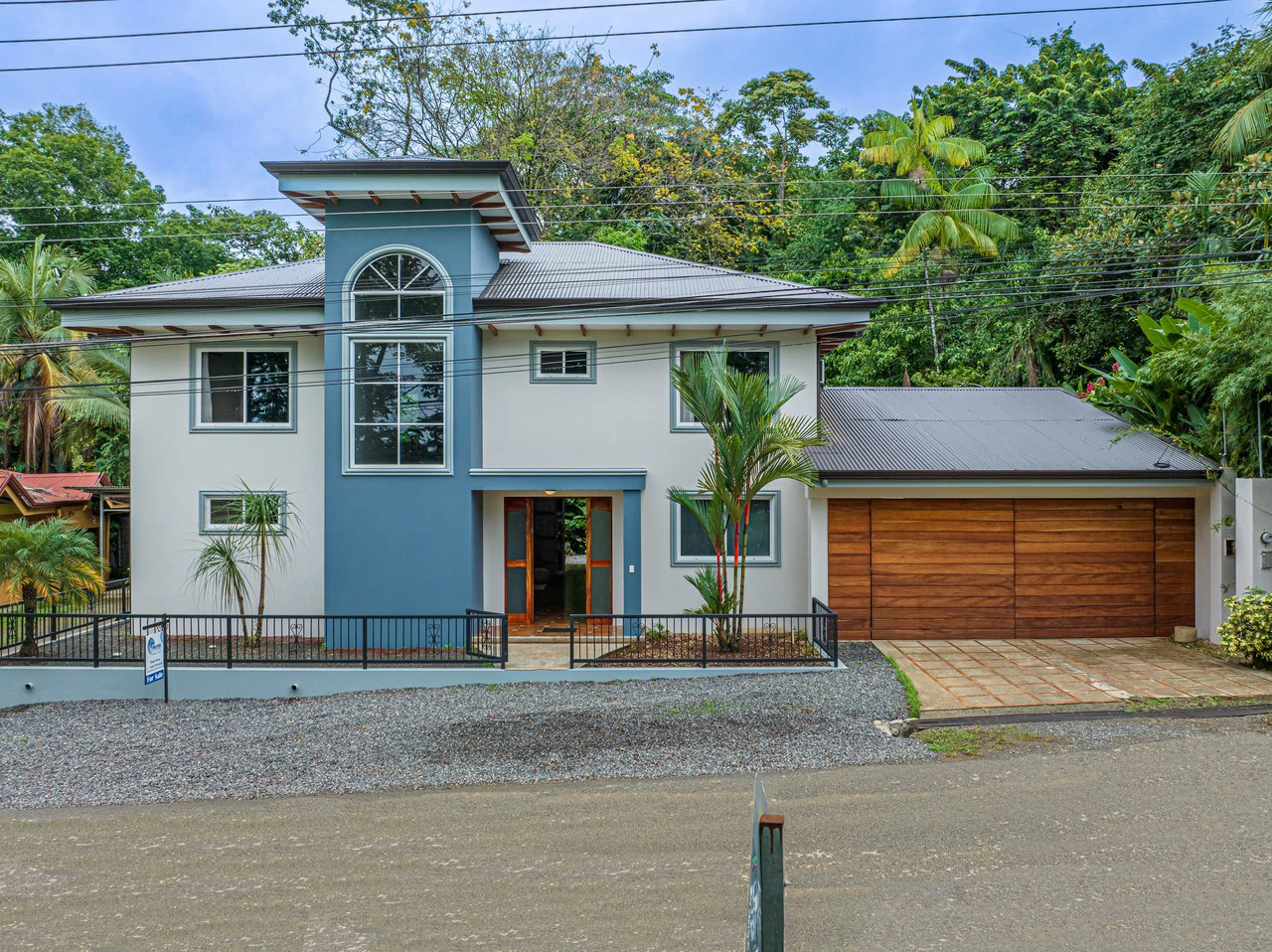 Happy Daze in Uvita: Commercial Building Opportunity in the Heart of Uvita. On Creek with Beautiful Jungle View - Gallery image 2