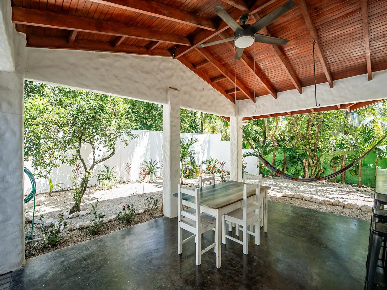 Casa Verde: Stunning Pool and Exceptional Outdoor Living Space - Gallery image 7