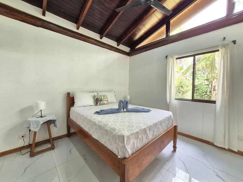 Casa Verde Norouz: Renovated 2-Bedroom Home with Independent Guest Cottage Just 3 Minutes from Sámara - Gallery image 17