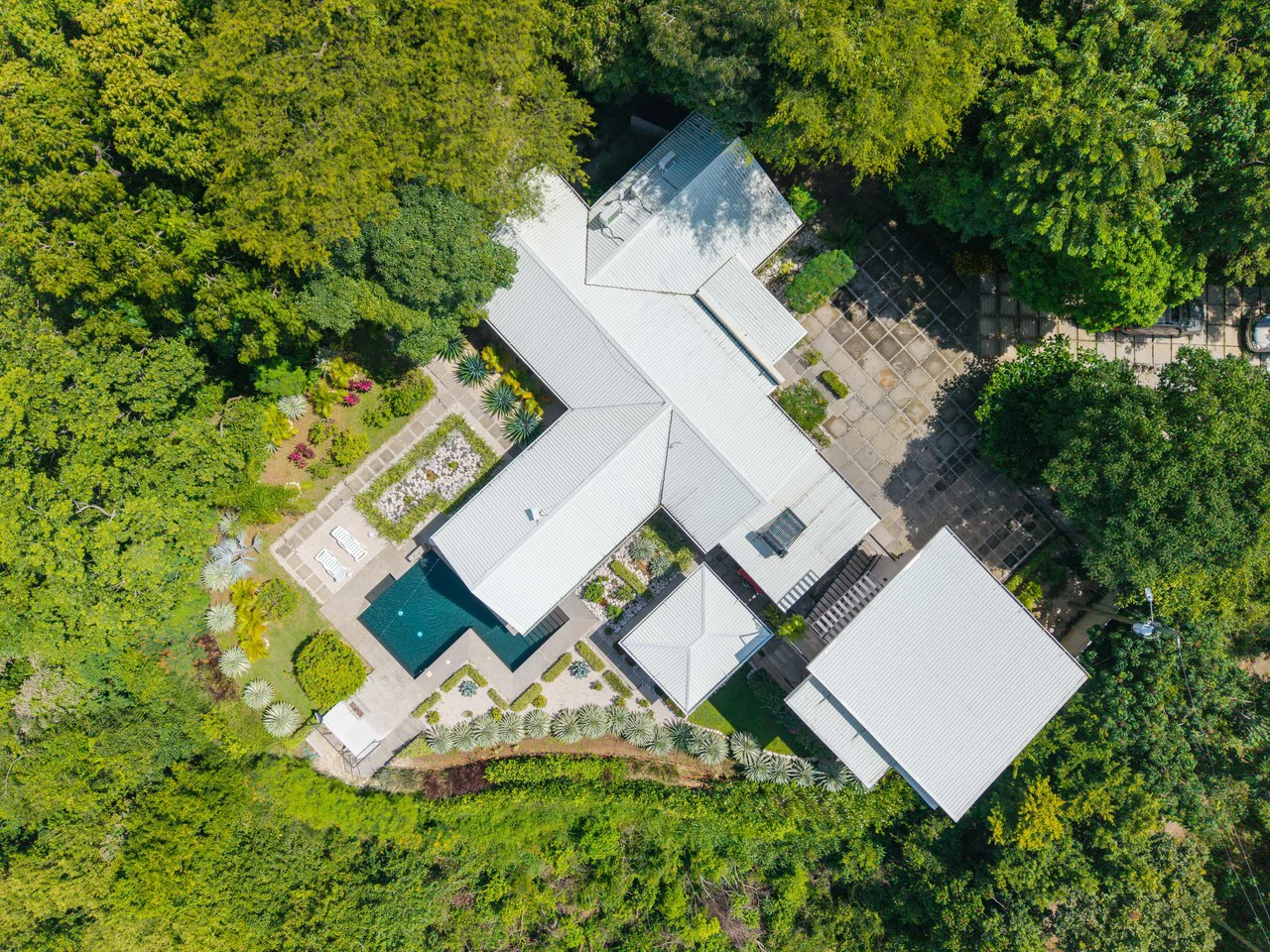 Casa Arcadia: Ocean-View Home with Two Income-Producing Studios - Gallery image 33