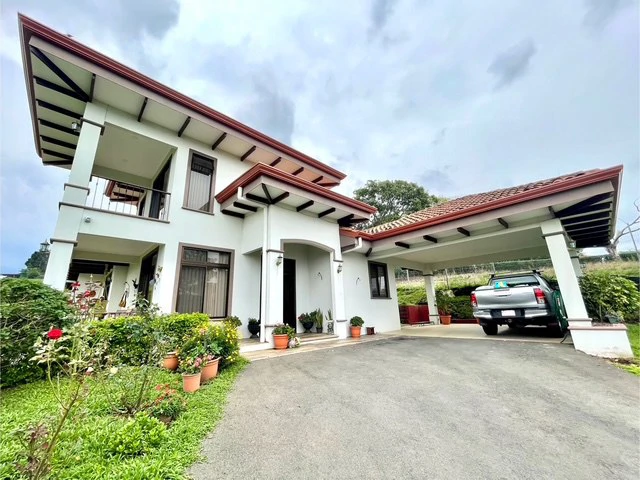 CA-005 Casa del Invernadero: Premium 3-BR / 3.5-BA Gated Estate in Grecia | Turnkey Furnished Option, Private Greenhouse, Clay Roof & River Access - Gallery image 9