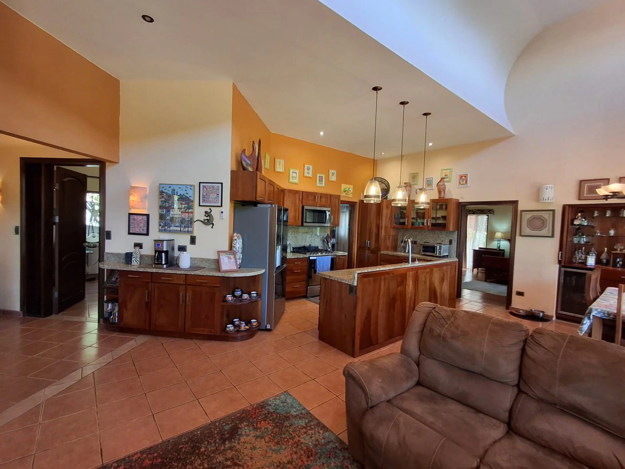 Private Paradise: Luxury home and Guest home on large private lot! - Gallery image 5