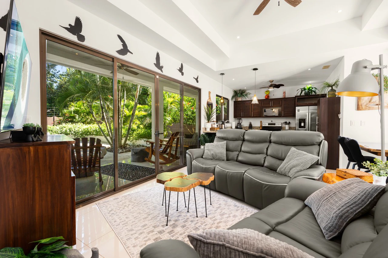 Casa Suerte: Modern 2-Bedroom Tropical Home with Pool Near Playa Potrero and Flamingo Marina - Gallery image 2