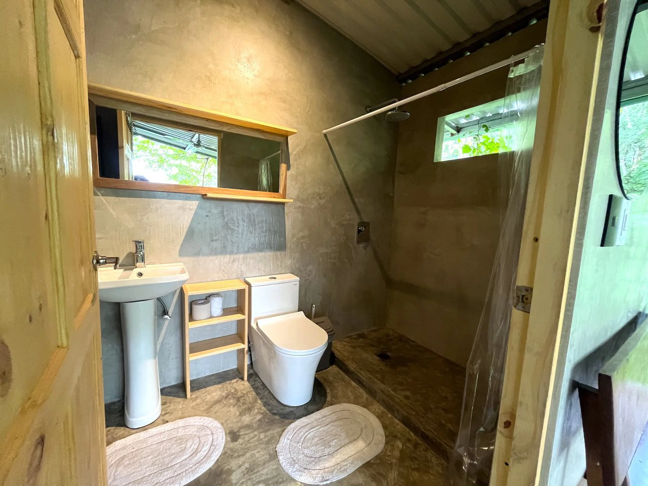 3 Home Estate minutes from the beach in Santa Teresa: 8000m2  Income Producing Property - Gallery image 24