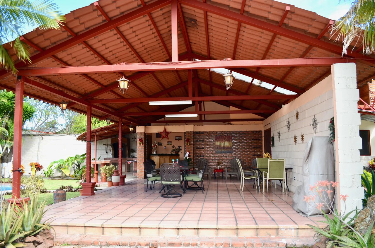 Beautiful investment property with cabins, house and apartments - Gallery image 3