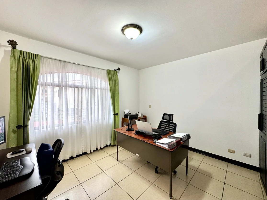 Residencial Los Crotos: Spacious 100% Concrete Home for Sale San Pablo de Heredia - Gallery image 20