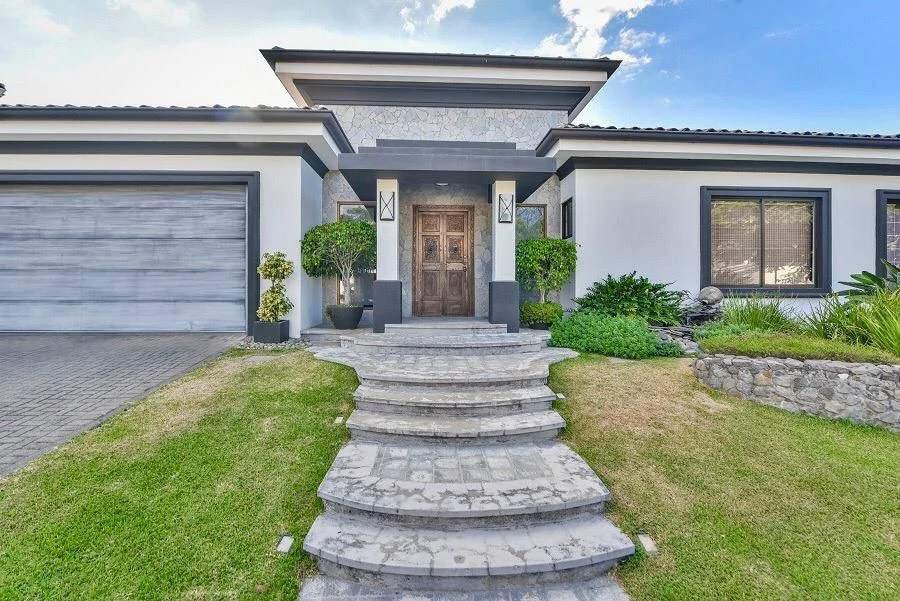 Oro sol gated: Luxury and Tranquility in Santa Ana! in gated community