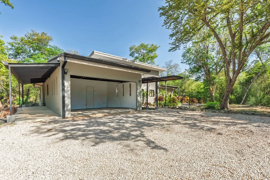 Casa Avalon: New 4-Bedroom Home on 1.48-Acre Lot – Build 2 More Structures, Just Minutes from the Beach! - Gallery image 45