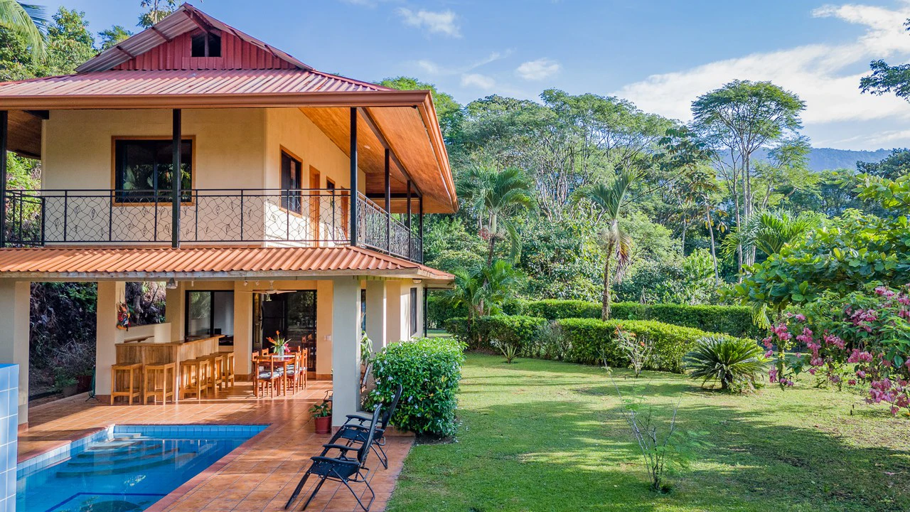 MOUNTAIN VIEW PARADISE WITH PRIVACY - 5 MINUTES AWAY FROM THE BEACH AND AMENITIES: Mountain House For Sale in Ojochal