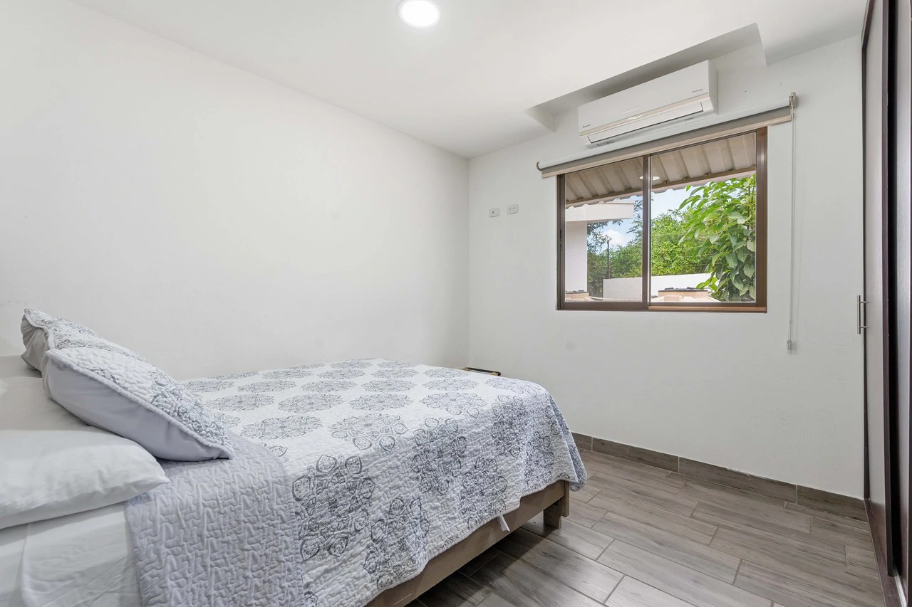 Three Mermaids: Beachfront 10-Bedroom Pod-Style Residence with Pool in Playa Flamingo - Gallery image 32
