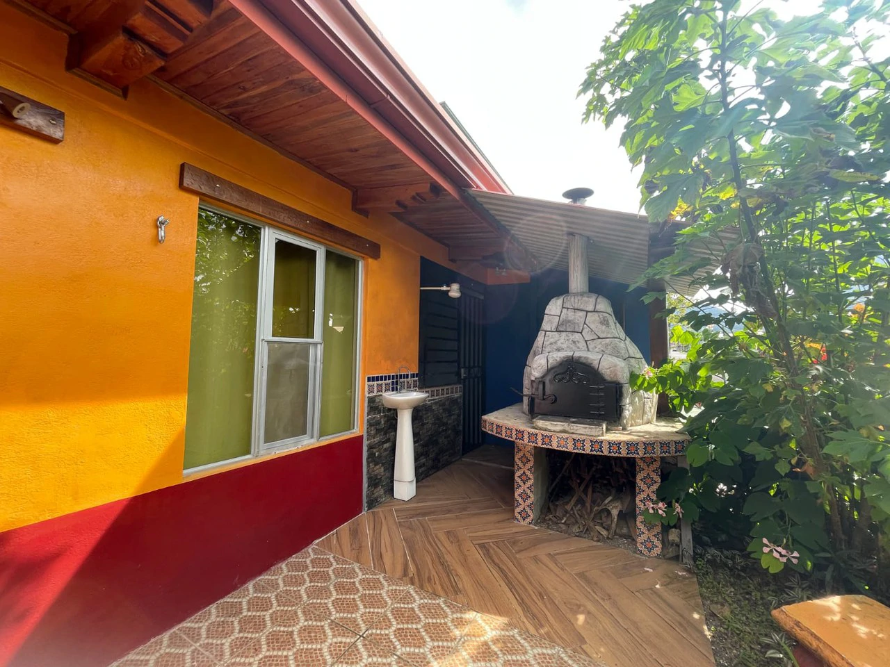 Downtown La Fortuna Airbnb Duplex with Excellent Rental History - Gallery image 4