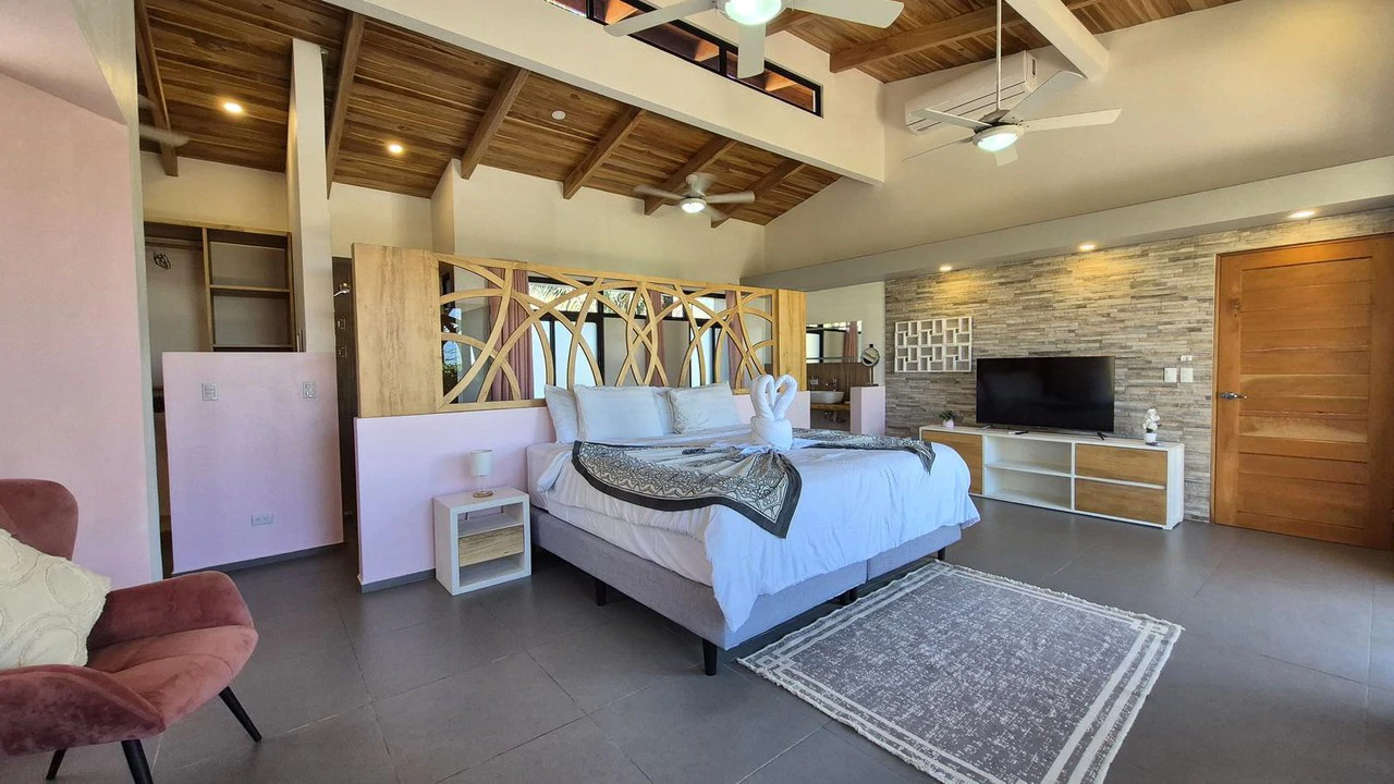 Casa Happy Eden: Elegant Ocean View Villa with Infinity Pool in Exclusive Boca del Toro – minutes from Carillo Beach - Gallery image 13