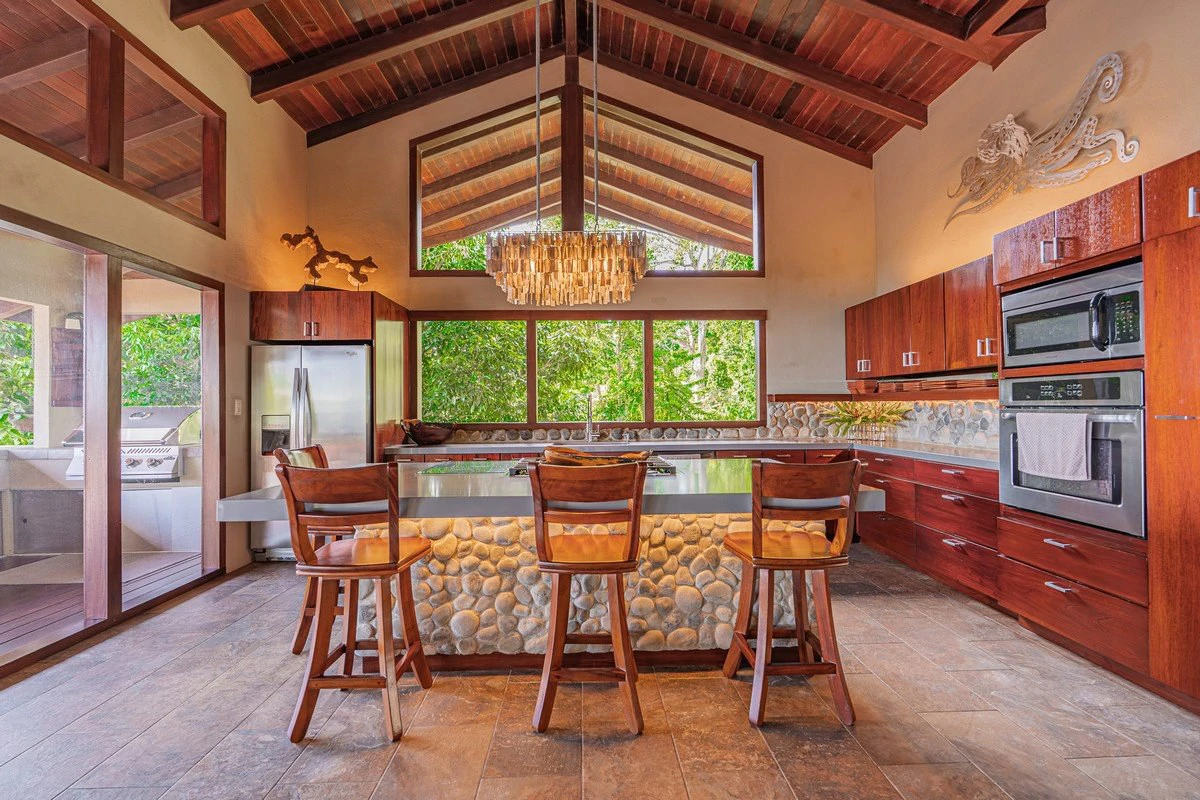 4.6 ACRES – 4 Bedroom Ultra-Private Oceanview Luxury Estate Surrounded by Rainforest!!! - Gallery image 37