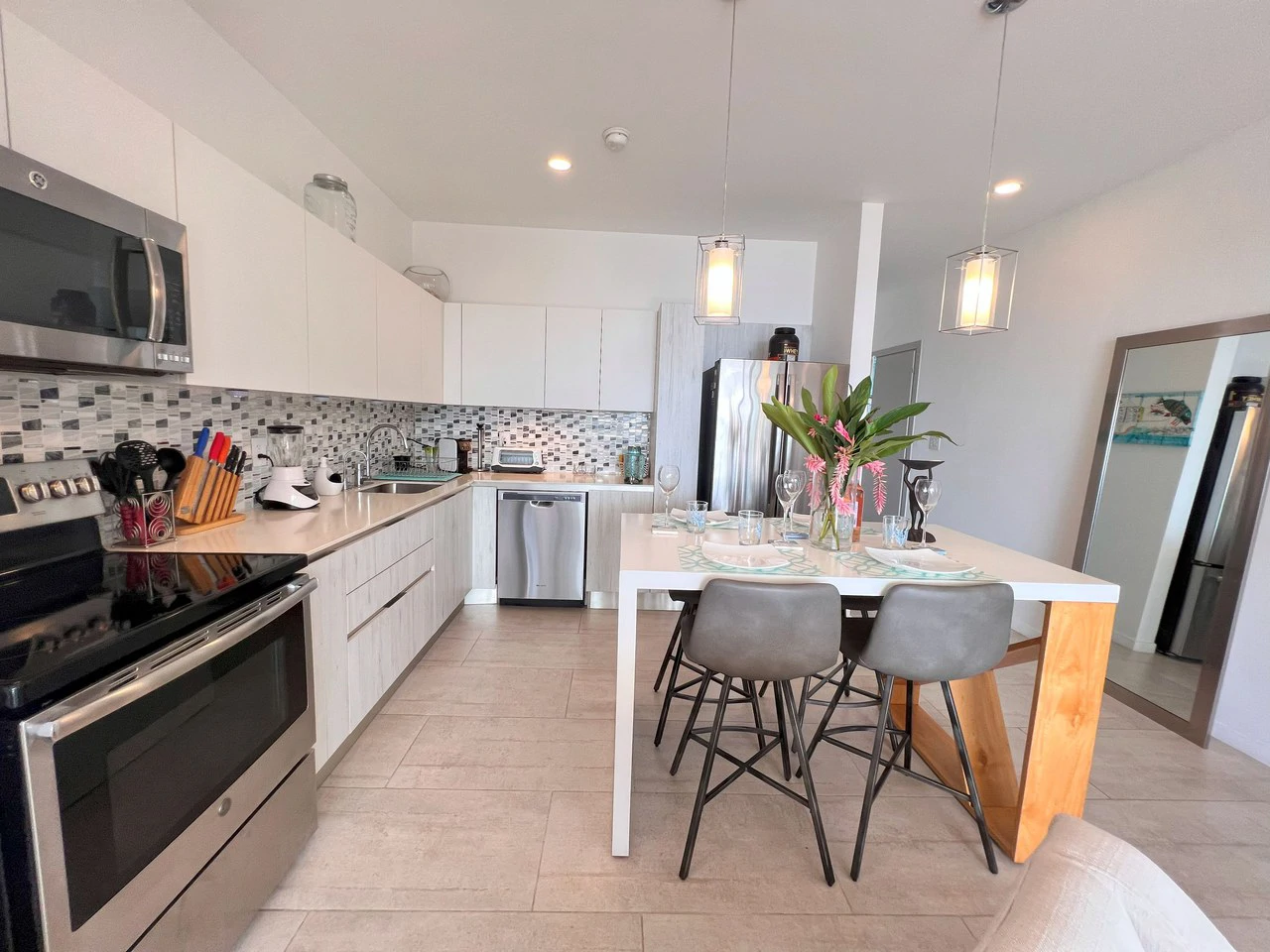 Sunset Boulevard: Stunning 2-Bedroom Oceanview Apartment for Sale in Sunset Blvd, Jaco Beach - Gallery image 6