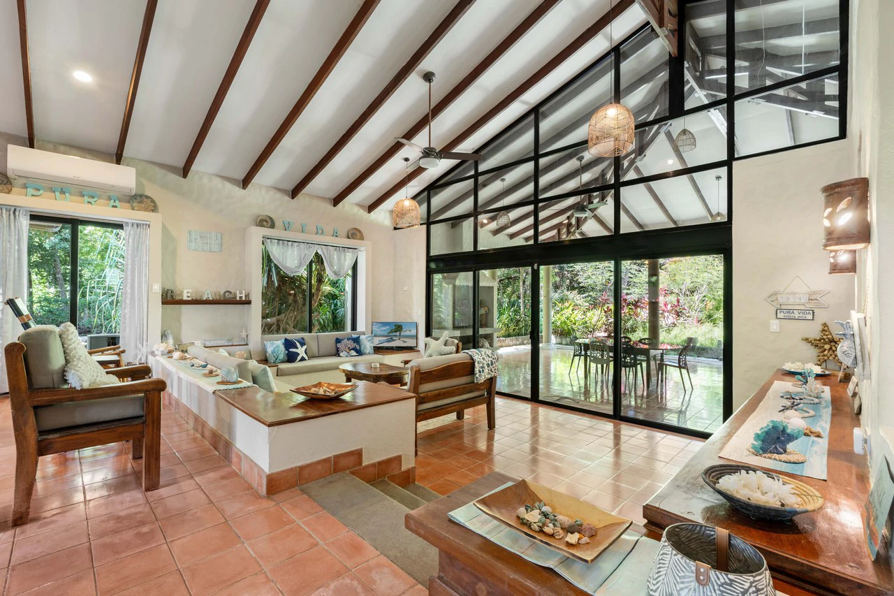 Casa El Coco: Modern Beach Retreat Steps from the Sand in Palm Beach Estates - Gallery image 3