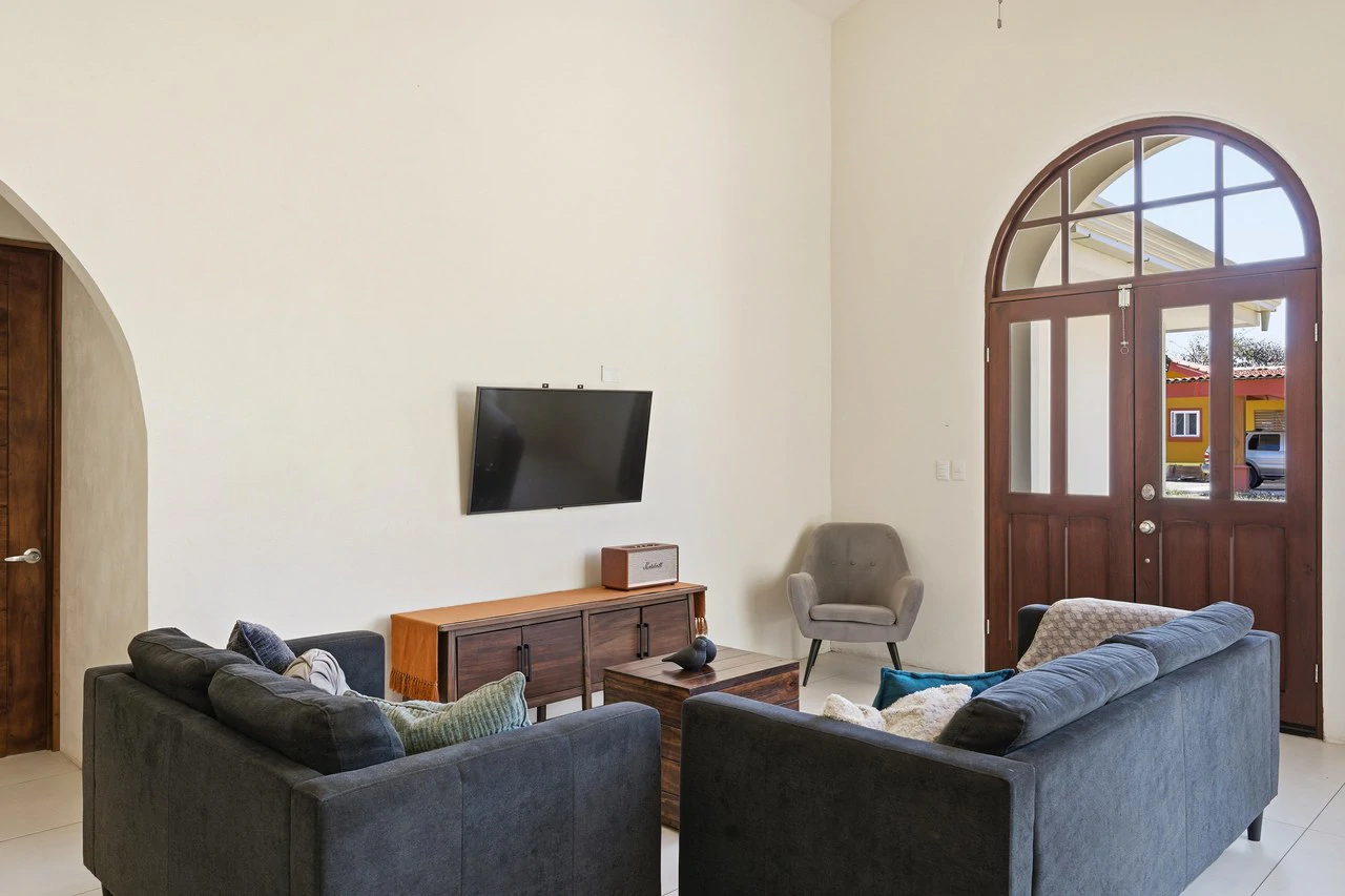 Stella Maris: Tranquil Home Within the Beauty of Altos Los Robles - Gallery image 3