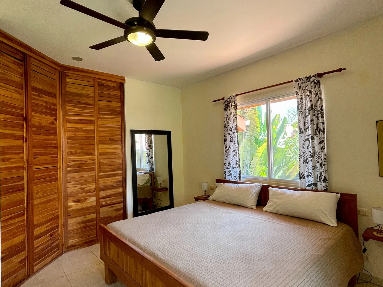 Santa Teresa 2 Bedroom House + 6 Rental Apartments: A Multi Unit Vacation Rental with Pool & Steps from the beach - Gallery image 13
