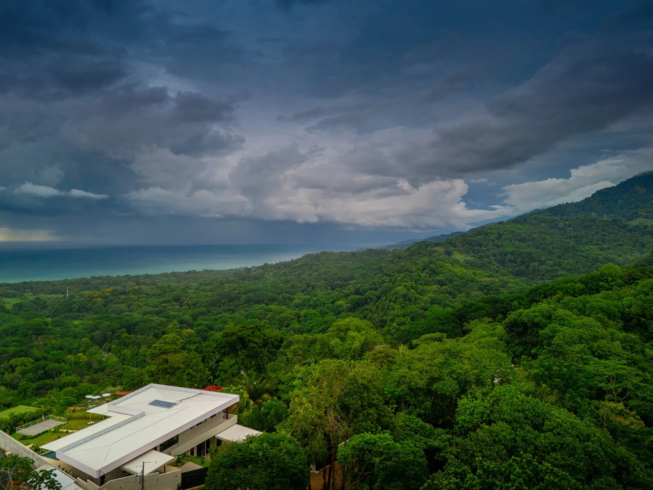 Lion's Gate Sunset Estate - Gallery image 26